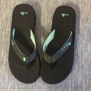 Sanuk Hawaiian flip flops